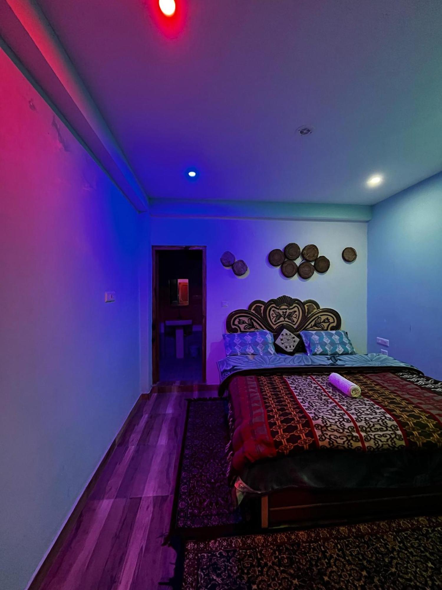 Karma Guest House And Cafe Kalgha Ngoại thất bức ảnh