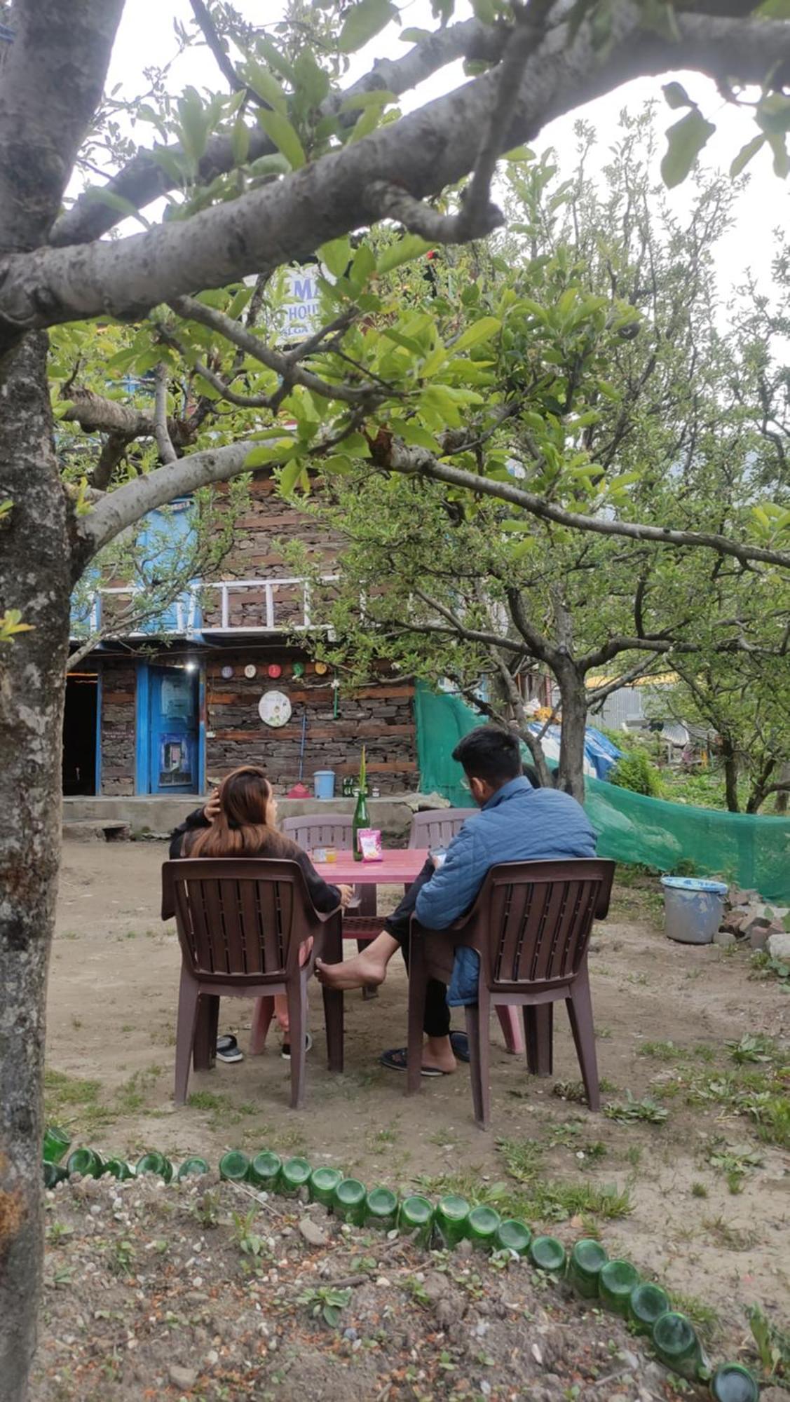 Karma Guest House And Cafe Kalgha Ngoại thất bức ảnh